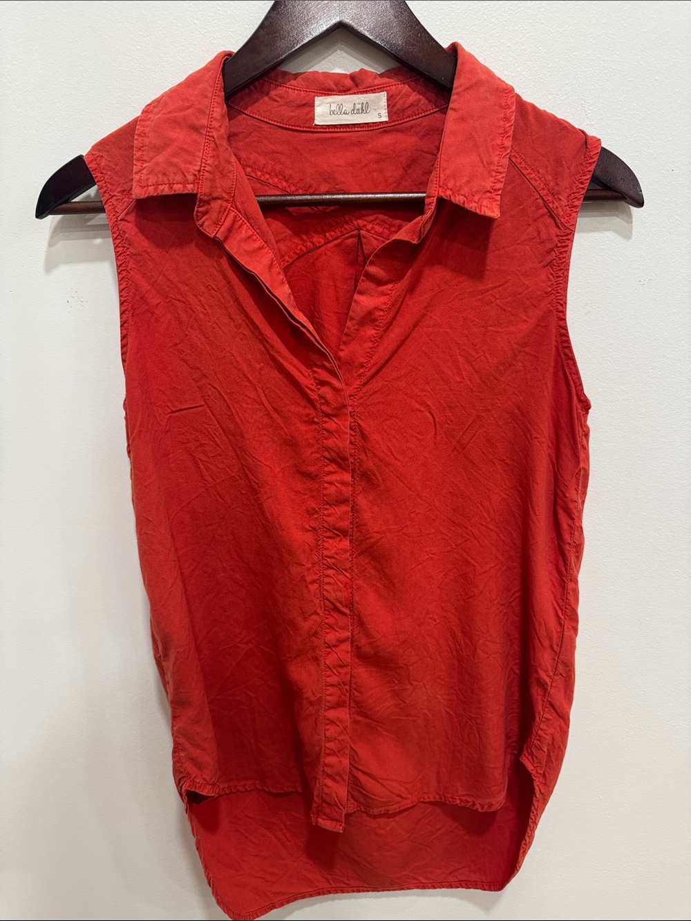 Buttery Soft Bella Dahl Coral-Red Sleeveless Button Collared Blouse Small